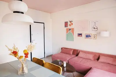 Image de Vibrant Retreat: Funky Style & Acropolis View!