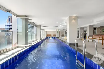 Image de Retraite urbaine de 2 chambres avec accès à la salle de sport et à la piscine