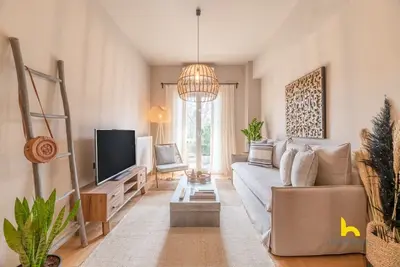 Image de Sun-Kissed Boho Haven with Whirlpool Bliss & Patio