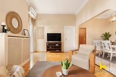 Image de Grand Family Apt with Courtyard near Acropolis!