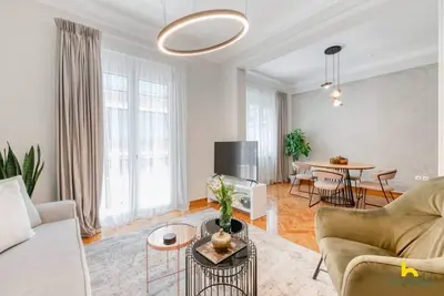 Image de Contemporary 2-Bdr Apt near Kalimarmaro & Alsos!