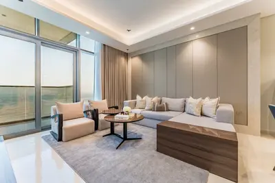 Image de Sky-High 2br w/ City Views, Minutes Drive to Downtown, Steps from the Bus Stop