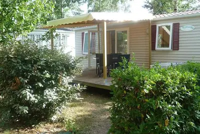 Image de Mobil Home avec Terrasse à Bayas pour 6 Personnes