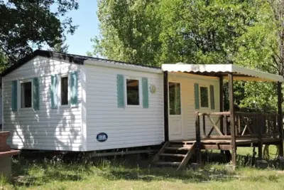 Image de Mobil-home avec Terrasse et Cuisine Équipée à Neffes