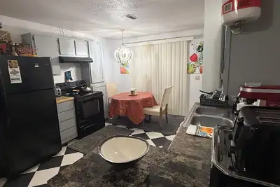 Image de Cozy UpStairs 1-bedroom apartment in Historic Chickamauga with Ac