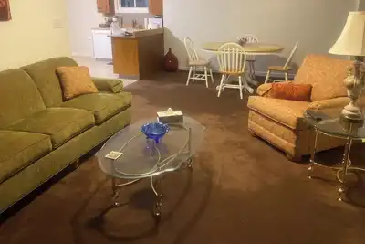 Image de 3-bedroom house in New Stanton with convenient access to major highways.