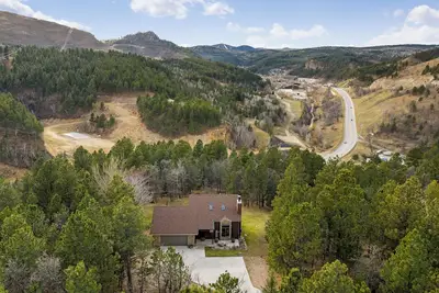Image de 2 Miles to Deadwood! 3. 5 Acres w/ 4, 100 Sq. Ft - Hot Tub, Paved!