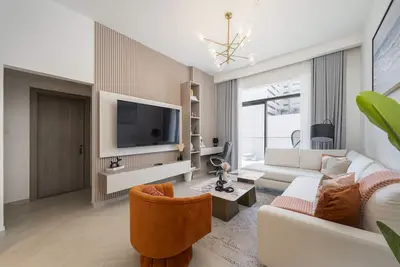 Image de Few Minutes Walk to Circle Mall, Conveniently Close Community Park, and Near the Bus Station