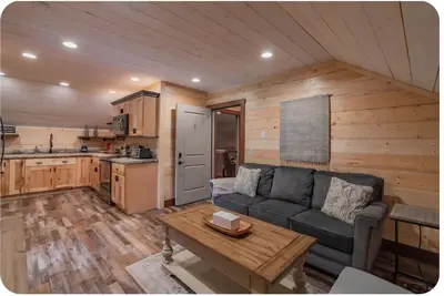 Image de Modern Farmhouse Condo - Fishing Pond - King Bed