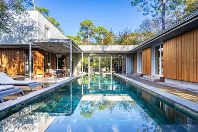 Image de Villa moderne - Piscine chauffée - Pyla