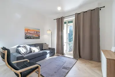 Image de Modern 2-Bedroom Apartment with Balcony • 3 Min to Tram