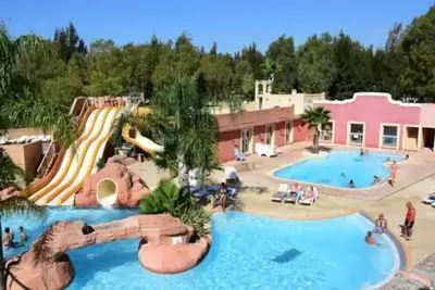 Image de ZEcamping 4* parc aquatique et piscine chauffée sauna locatif Tv 32m2