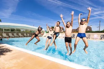 Camping 4 étoiles - Piscine  - ccaadeb