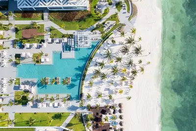 Image de 3br Penthouse Loft • Rooftop Jacuzzi • Sleeps 8 • 5 Bathrooms •Oceanfront Cancun