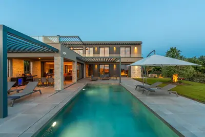 Image de Villa Visignano near Poreč for 8 people with 49 m2 heated pool, wellness & sea view