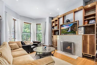 Image de Stunning 3 Bedroom Old Town Condo