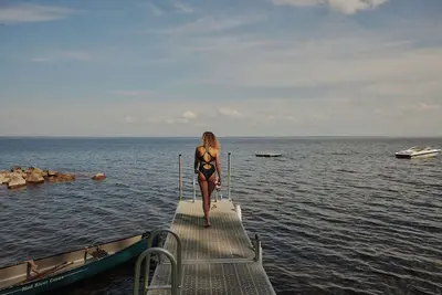 Image de Private lakeside hideaway, 4 bedroom one-story home with stunning water views.