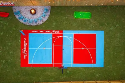 Image de New 6br · 11 Beds · Pickleball · HotTub · Firepit · Arcade · Karaoke · Putt Putt