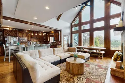 Image de Waterfront home with private pool, patio & amazing sunset view