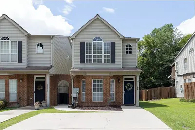 Image de Cozy 2-bedroom townhome in charming Pelham