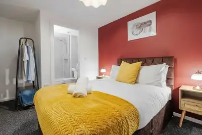 Image de Superior City Retreat | 2bd 2bth + Free Parking