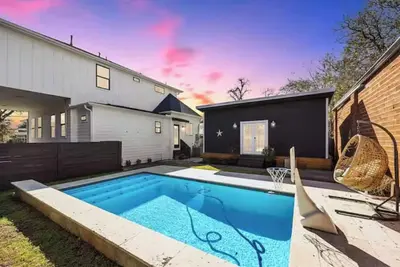 Image de World Cup  Metro to Stadium  Sleeps 22+Casita
