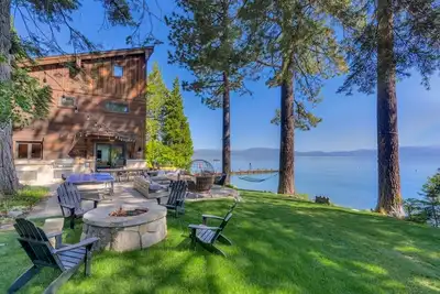Image de Lakefront 6-bedroom house with Pier and Hot tub perfect for family getaways