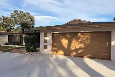 Image de Fun-filled Oasis close to Beach: Heated Pool+Outdoor Pickleball+ Mini Golf+Games