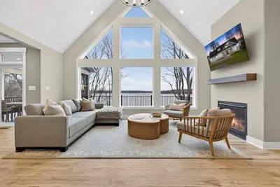 Image de New 5br Lakefront Lake Anna, Beach, Dock, Views