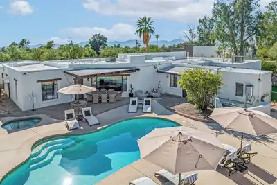 Image de Casas Adobes Gem Show Dreamhouse!