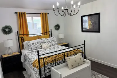 Image de 2 The Honey Hive