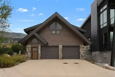 Image de Perfect Slopeside Bungalow Stay-Park in a garage!