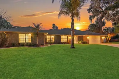 Image de 4br Mango Tree House. Private Pool. Minutes to New Smyrna Beach & Dinning