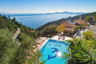 Villa Panorama – Pool, Stunning views, Aircon, Parking