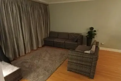 Image de Cozy 3 bedroom Bungalow with Bright Basement suit.