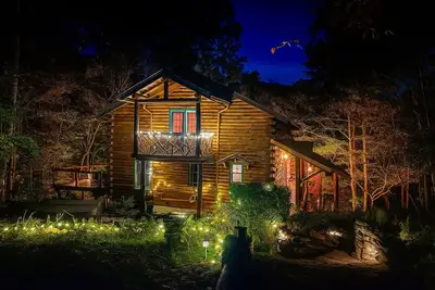 Image de Charming cabin with hot tube, pond and creek access in adorable Blue Ridge area