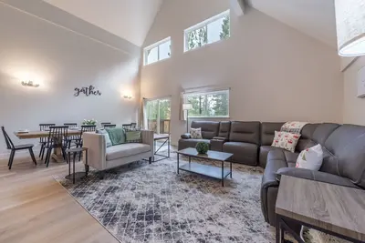 Image de New! - Easy Access to Northstar Slopes - Casa Gold Bend
