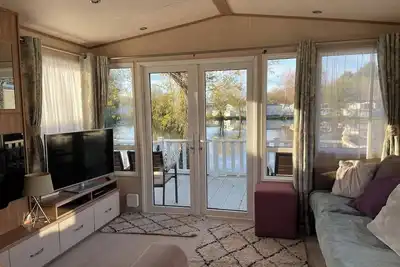 Image de Lakefront 3-Bed Lodge - Hoburne Resort Escape