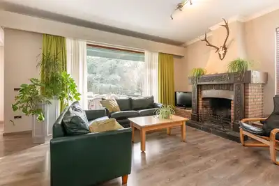 Image de Villa spacieuse avec cinéma privé, bien-être