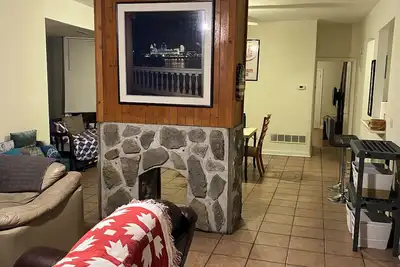 Image de Cincinnati themed open floor plan private space