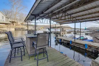 Image de Lakefront Getaway w/ Hot Tub, Dock, Kayaks, Jet Ski, Kayaks & Boat Rentals