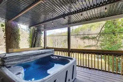 Image de Hot Tub, Trails, Views! Little River Retreat