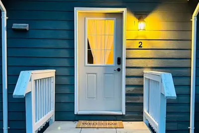 Image de The Nook at Latimer - 2 Bedroom Carriage House- Short Walk to Downtown and Beach