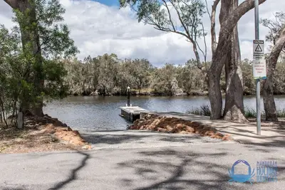 Image de Family home across from the park in Mandurah suburb