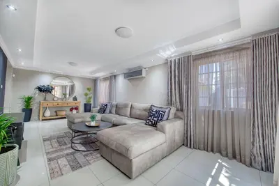 Image de Luxury 3-bedroom house, pool, in charming Gaborone perfect for relaxing stays