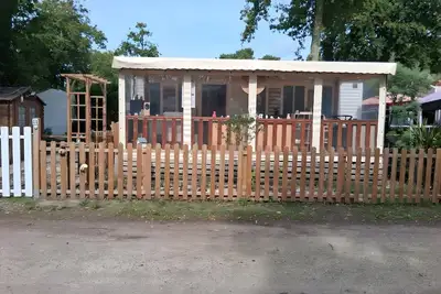 Image de Mobil-home « Mh 44 La Tremblade » avec piscine partagée, terrasse privée et climatisation