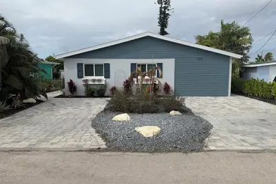 Image de Relaxing 3-Bedroom Matlacha Cottage with Private Pool & Dock