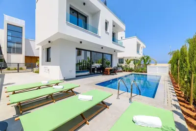 Image de By The Beach - Nova Seaview Villa