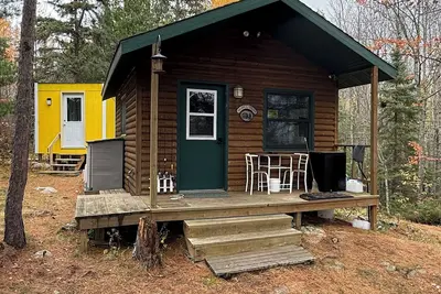 Image de Rustic Vibe-Inn Cabin – Lakefront Boat-Access Getaway, Kids & Dogs Welcome