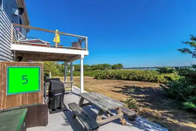 Image de Chipman's Cove Lookout, 4 Minute Walk To The Beach